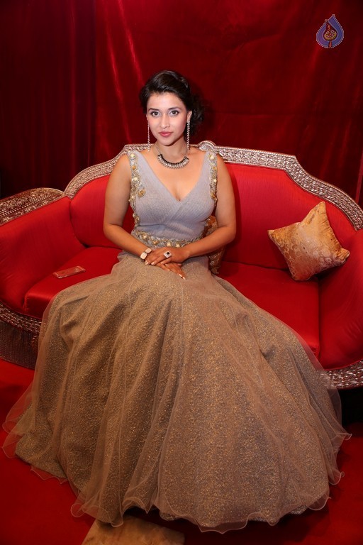 Mannara Chopra Images - 24 / 40 photos