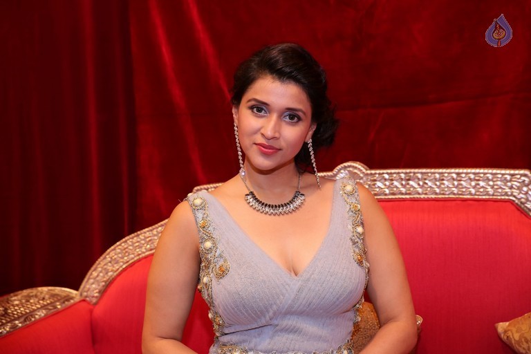 Mannara Chopra Images - 29 / 40 photos