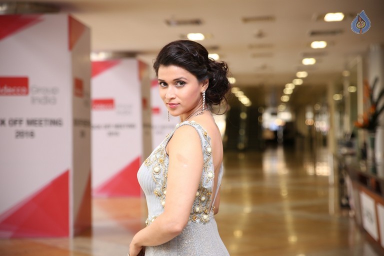 Mannara Chopra Images - 34 / 40 photos