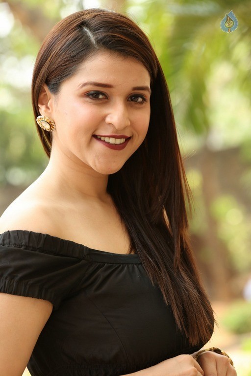 Mannara Chopra Latest Gallery - 28 / 53 photos