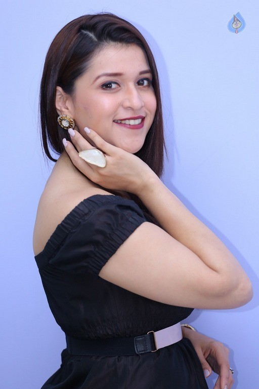 Mannara Chopra Latest Gallery - 43 / 53 photos