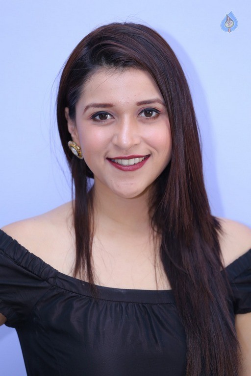 Mannara Chopra Latest Gallery - 53 / 53 photos