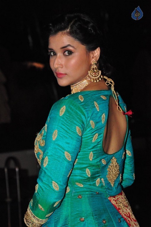 Mannara Chopra Latest Gallery - 6 / 40 photos