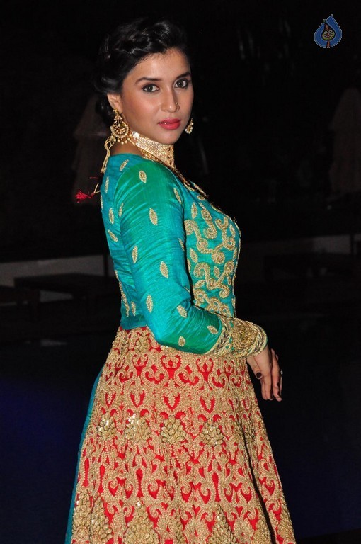 Mannara Chopra Latest Gallery - 7 / 40 photos