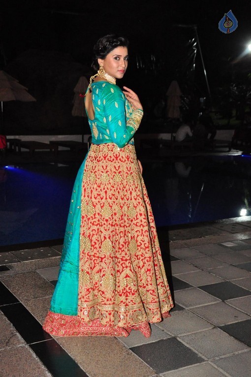 Mannara Chopra Latest Gallery - 15 / 40 photos