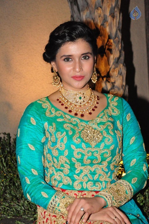 Mannara Chopra Latest Gallery - 20 / 40 photos