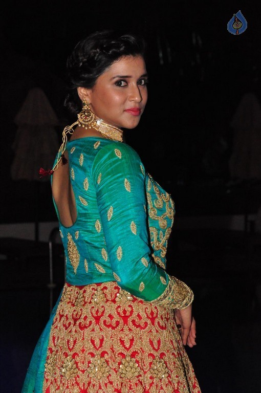 Mannara Chopra Latest Gallery - 22 / 40 photos