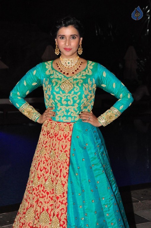 Mannara Chopra Latest Gallery - 32 / 40 photos