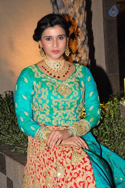 Mannara Chopra Latest Gallery - 37 / 40 photos