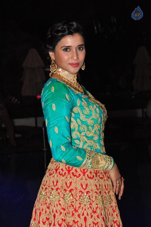 Mannara Chopra Latest Gallery - 38 / 40 photos