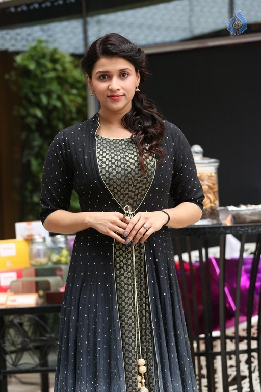 Mannara Chopra Latest Gallery - 19 / 42 photos
