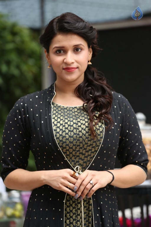 Mannara Chopra Latest Gallery - 35 / 42 photos