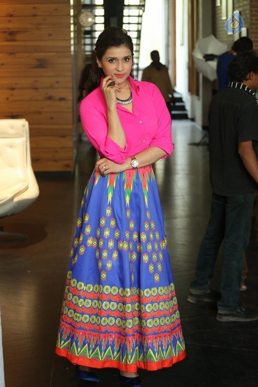 Mannara Chopra Latest Pics - 27 / 42 photos