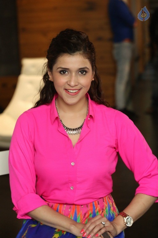 Mannara Chopra Latest Pics - 40 / 42 photos
