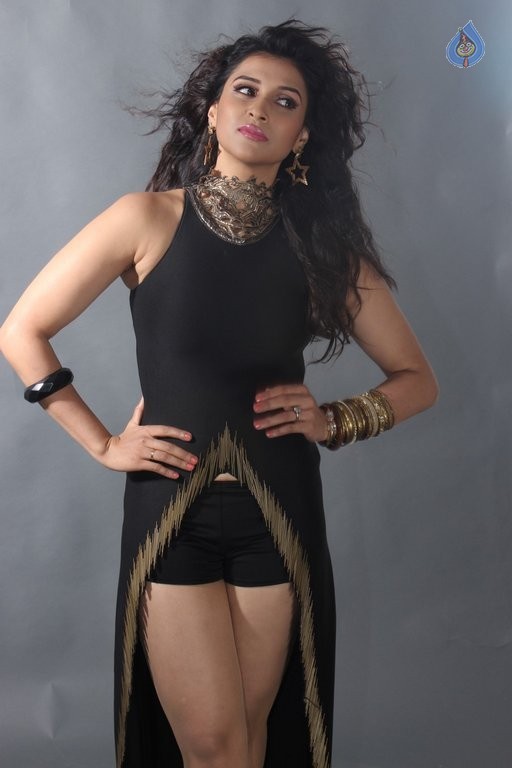 Mannara Chopra Photo Shoot Photos - 12 / 42 photos