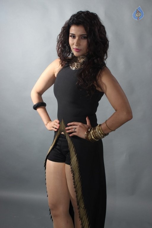 Mannara Chopra Photo Shoot Photos - 28 / 42 photos