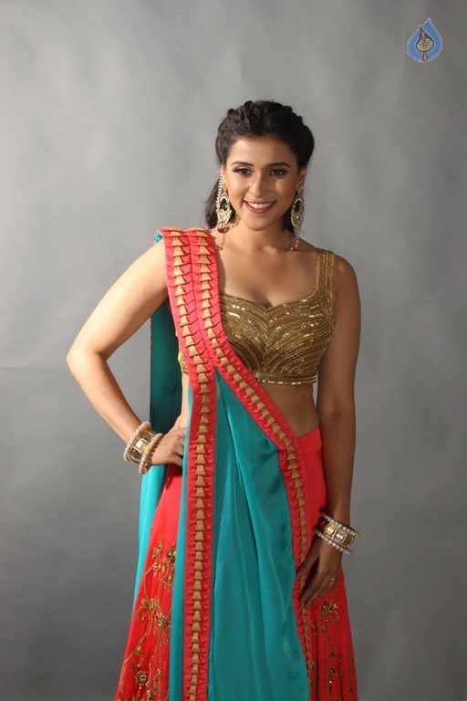 Mannara Chopra Photo Shoot Photos - 34 / 42 photos