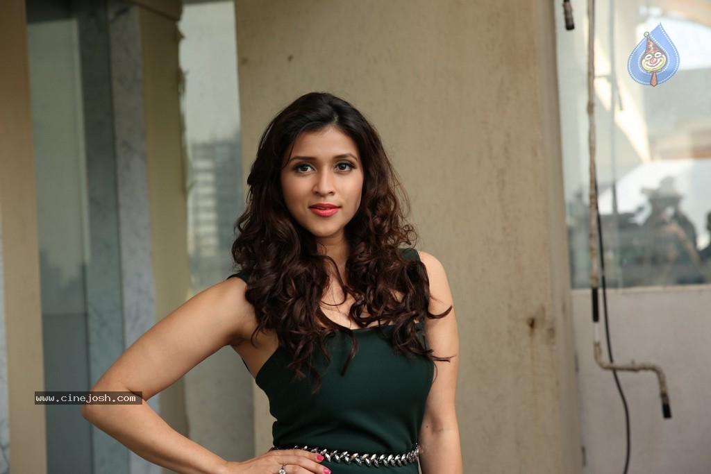 Mannara New Stills - 4 / 19 photos