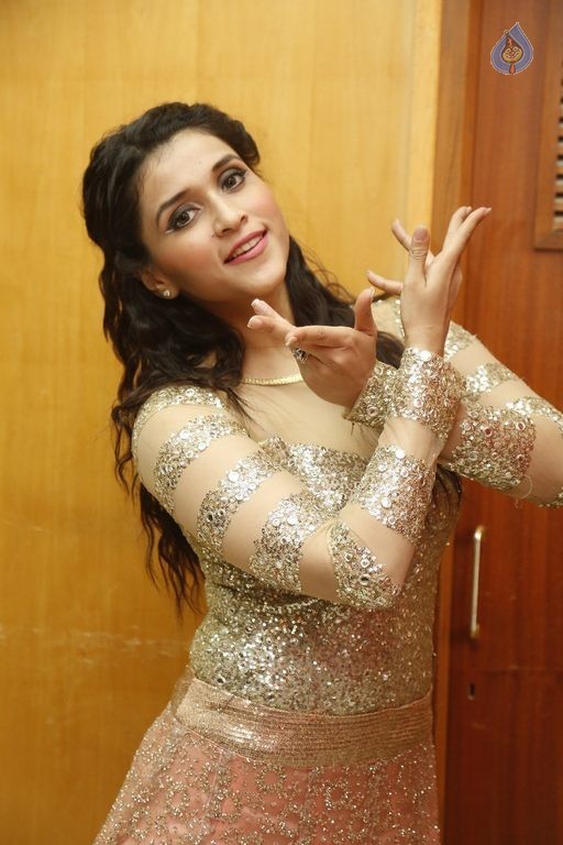 Mannara Photos - 14 / 33 photos