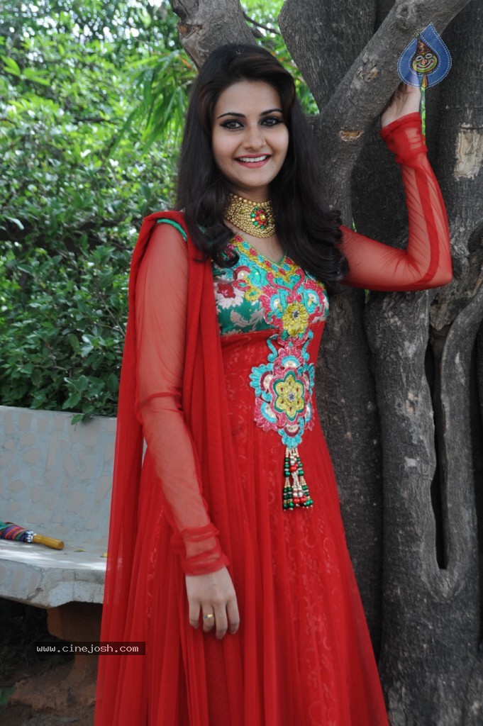 Mano Chitra New Stills - 60 / 77 photos