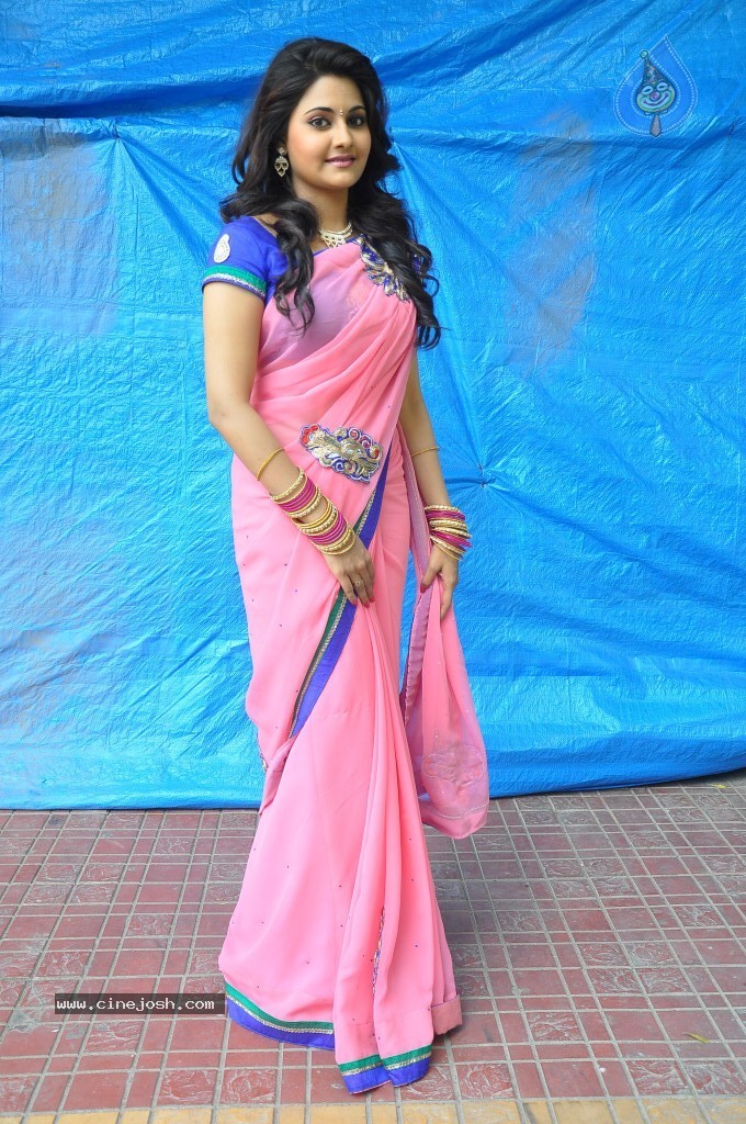 Manochitra New Stills - 5 / 116 photos