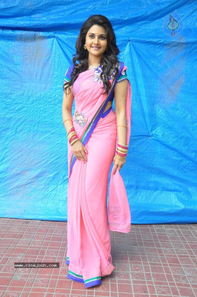 Manochitra New Stills - 110 / 116 photos