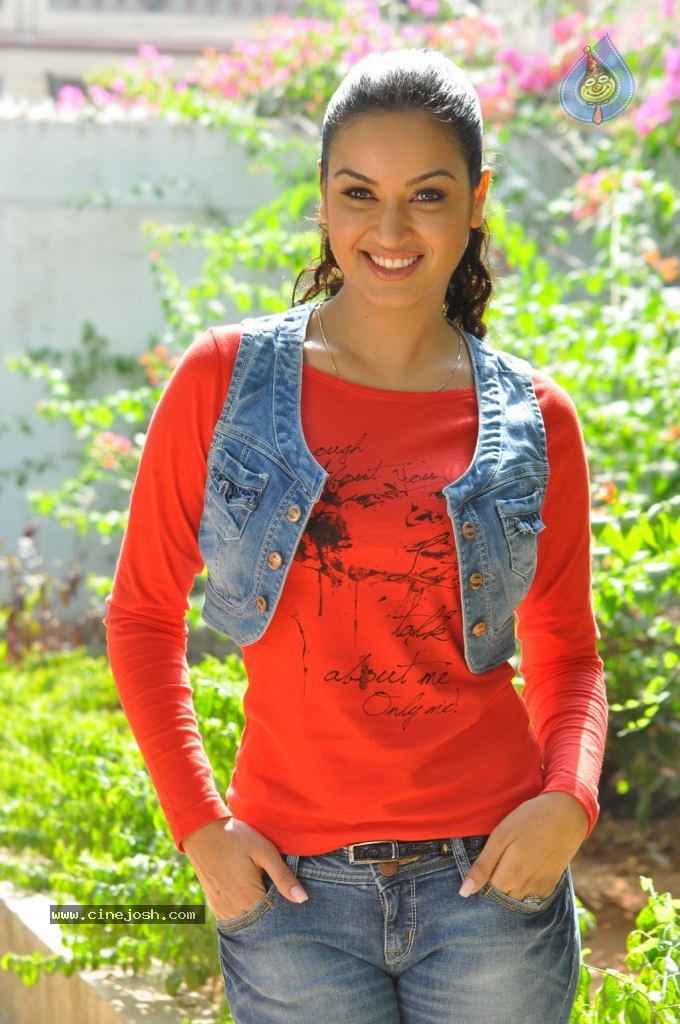 Mariyam Zakaria Latest Photos - 13 / 48 photos