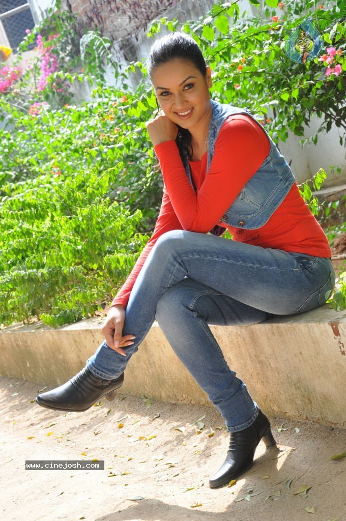 Mariyam Zakaria Latest Photos - 29 / 48 photos