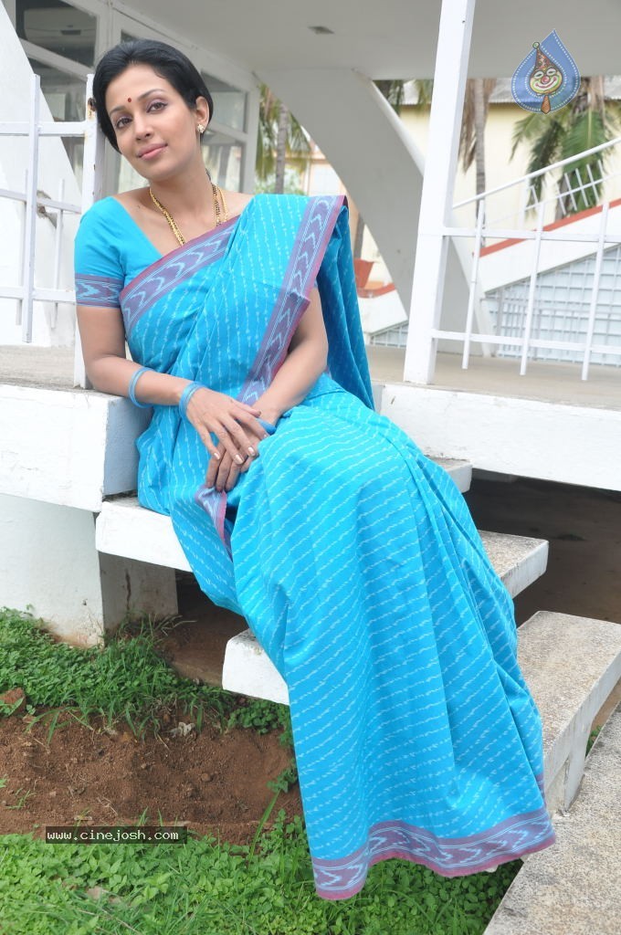 Mayuri Latest Stills - 37 / 69 photos