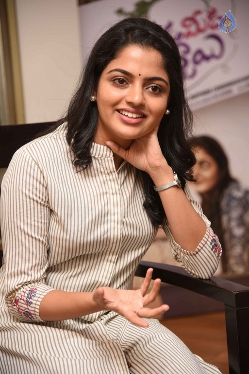 Meda Meeda Abbayi Movie Heroine Nikhila Vimal Interview - 8 / 21 photos