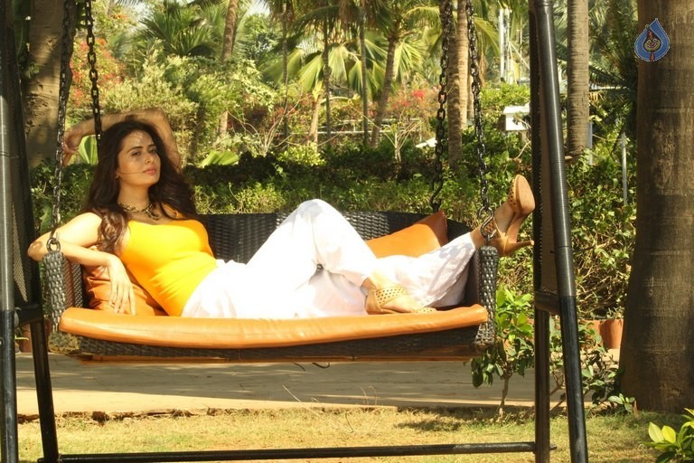 Meenakshi Dixit New Photos - 4 / 63 photos