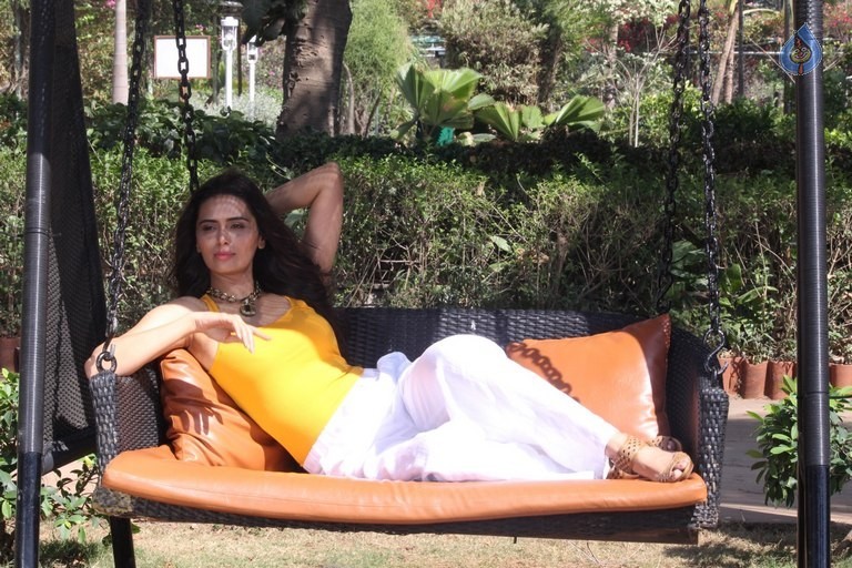 Meenakshi Dixit New Photos - 16 / 63 photos