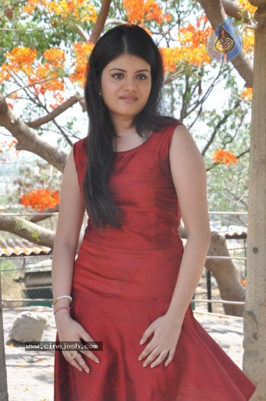 Meenakshi Stills - 28 / 99 photos