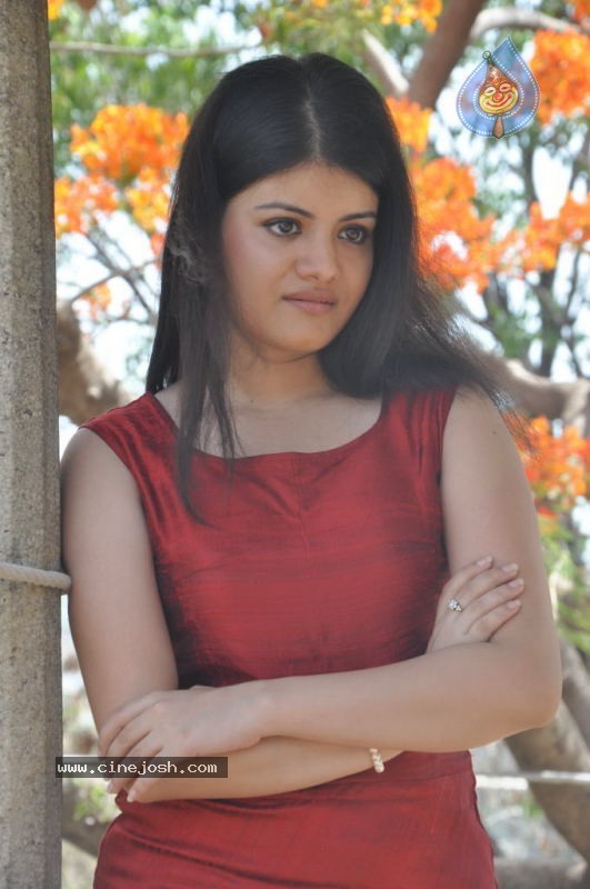 Meenakshi Stills - 60 / 99 photos