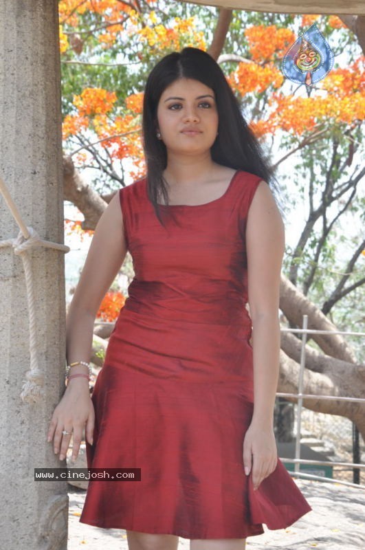 Meenakshi Stills - 80 / 99 photos