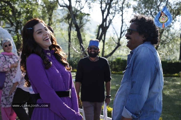 Mehreen Birthday Celebration Stills - 12 / 17 photos