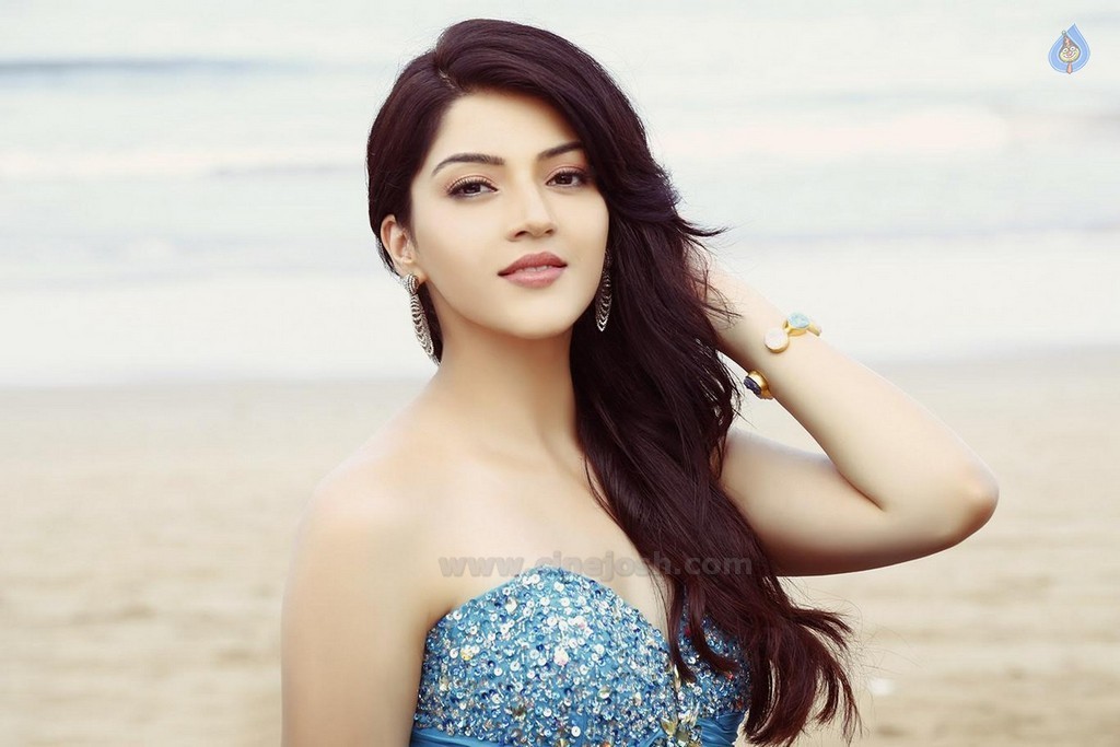 Mehreen Kaur New Gallery - 9 / 18 photos
