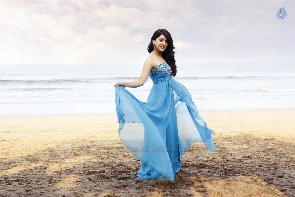 Mehreen Kaur New Gallery - 16 / 18 photos