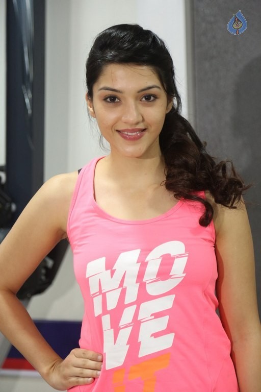 Mehreen Kaur New Photos - 6 / 30 photos