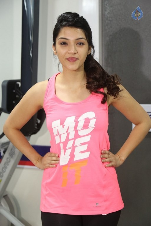 Mehreen Kaur New Photos - 13 / 30 photos