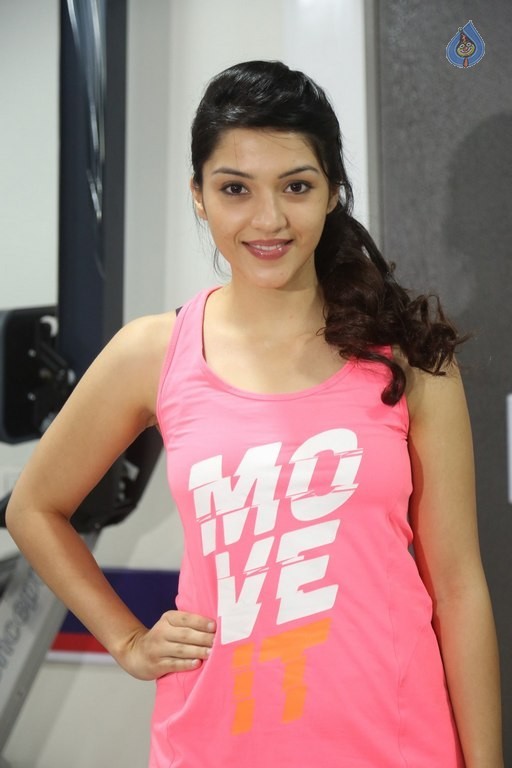 Mehreen Kaur New Photos - 17 / 30 photos