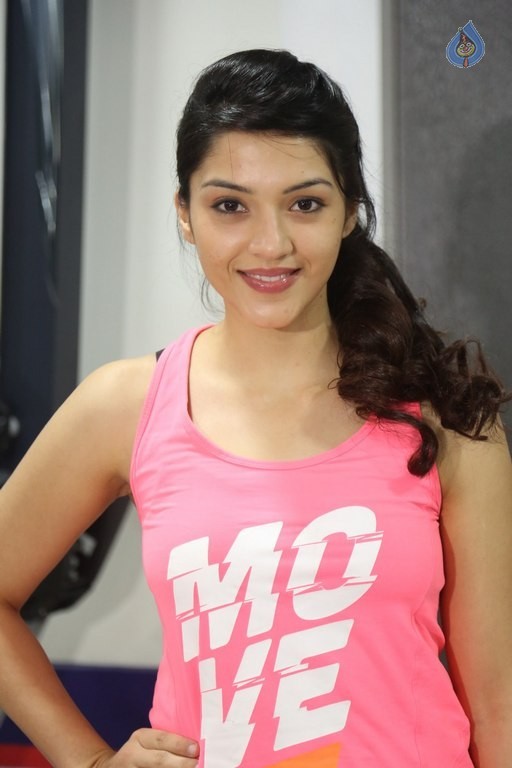 Mehreen Kaur New Photos - 22 / 30 photos