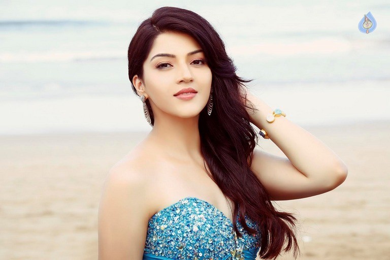 Mehreen Kaur Pirzada New Stills - 4 / 7 photos