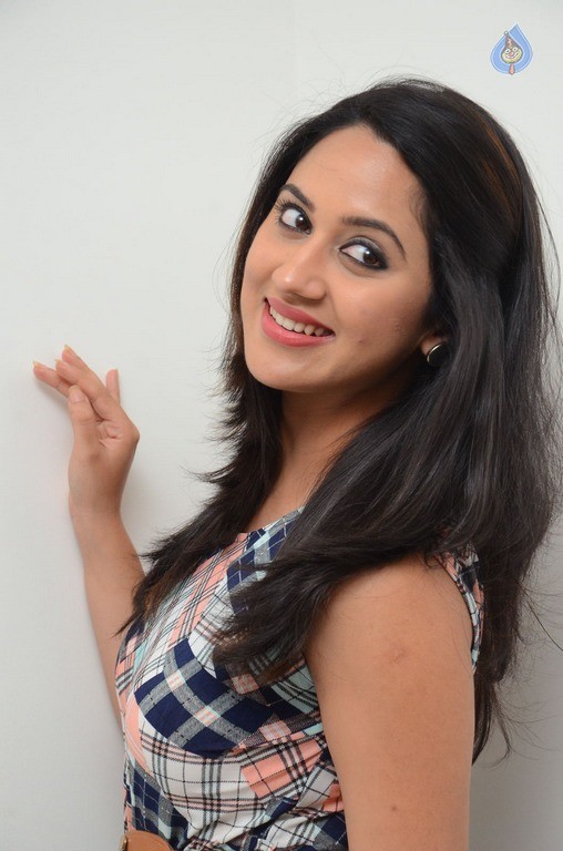 Mia George Latest Gallery - 6 / 42 photos