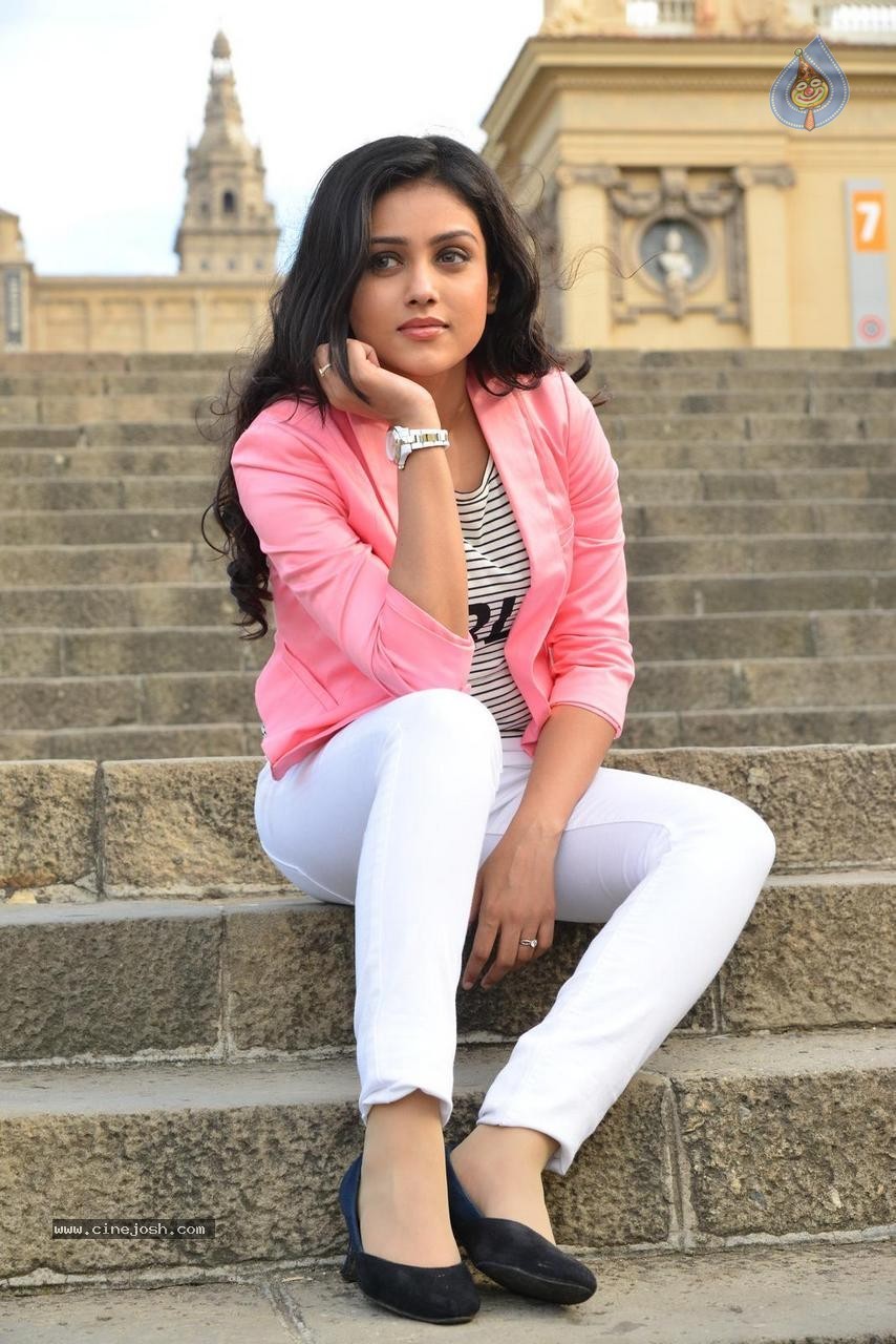 Mishti Chakraborty Gallery - 42 / 61 photos