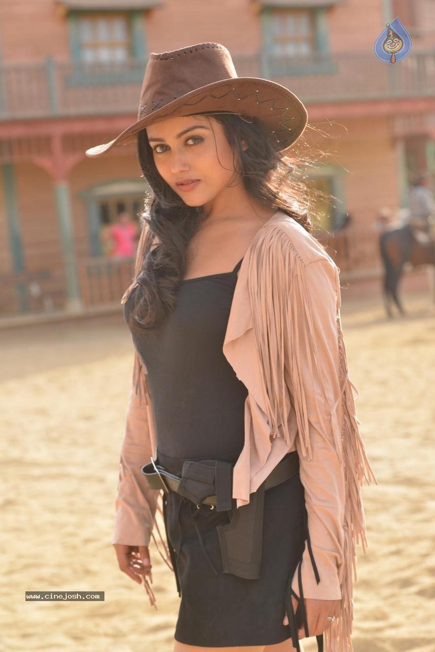 Mishti Chakraborty Gallery - 45 / 61 photos