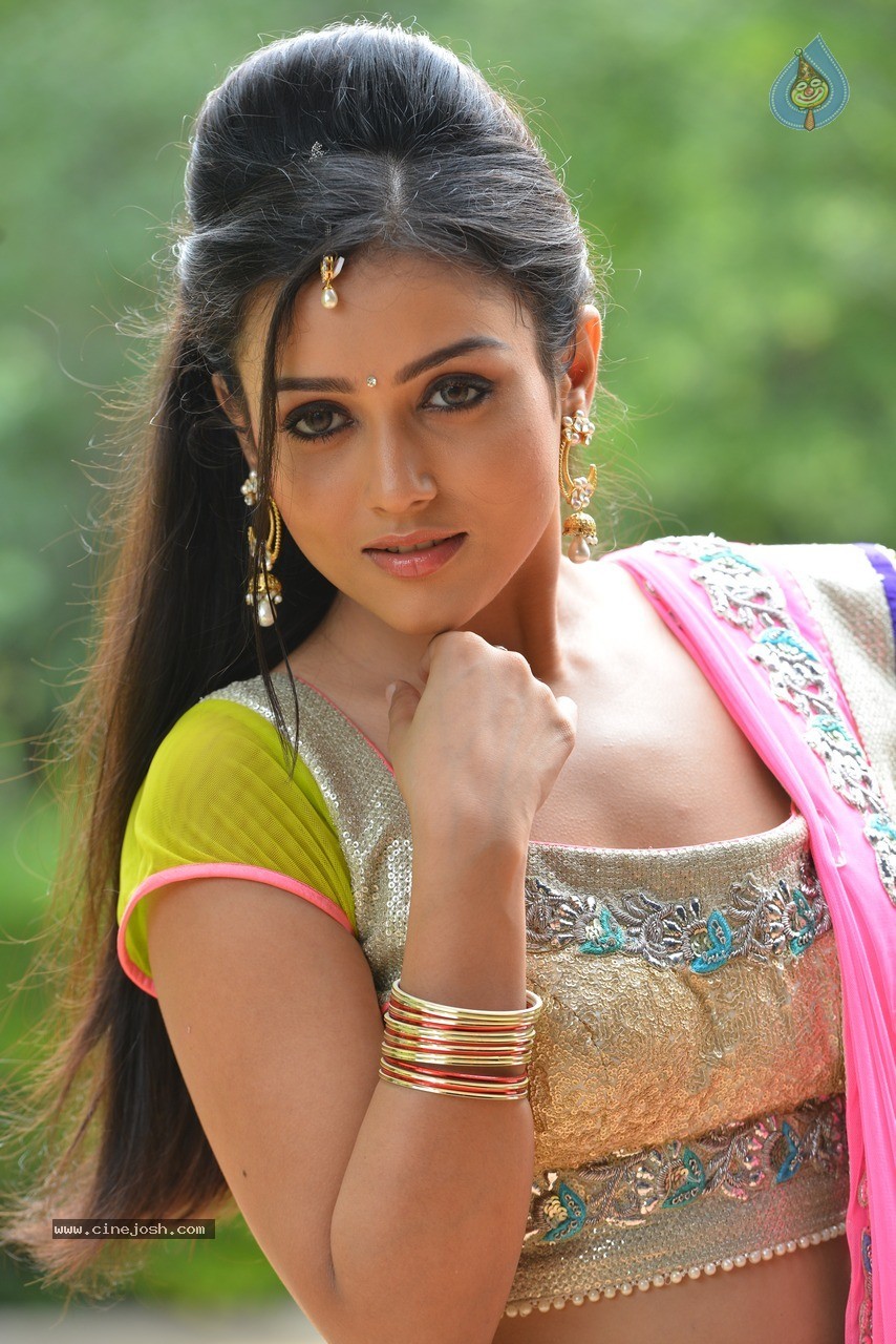 Mishti Chakraborty Stills - 25 / 39 photos