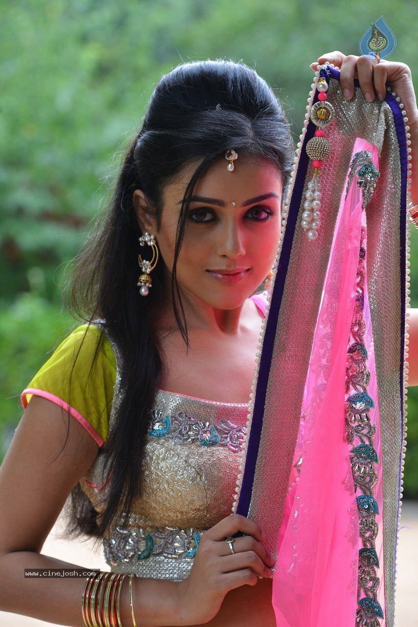 Mishti Chakraborty Stills - 37 / 39 photos