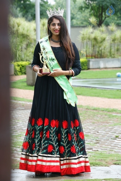Miss India Asia Pacific 2017 Manasa Jonnalagadda Images - 23 / 29 photos