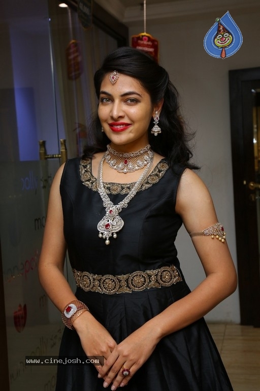 Modal Supraja Reddy Photos - 2 / 20 photos